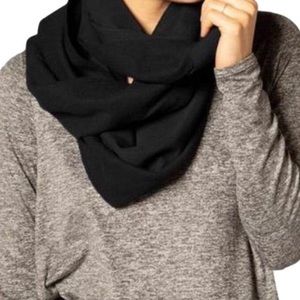 - New!  Beyond Yoga Infinity Scarf 🎁🎁